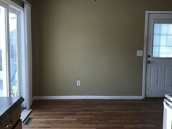 4th image of 4041 Chickory Ln