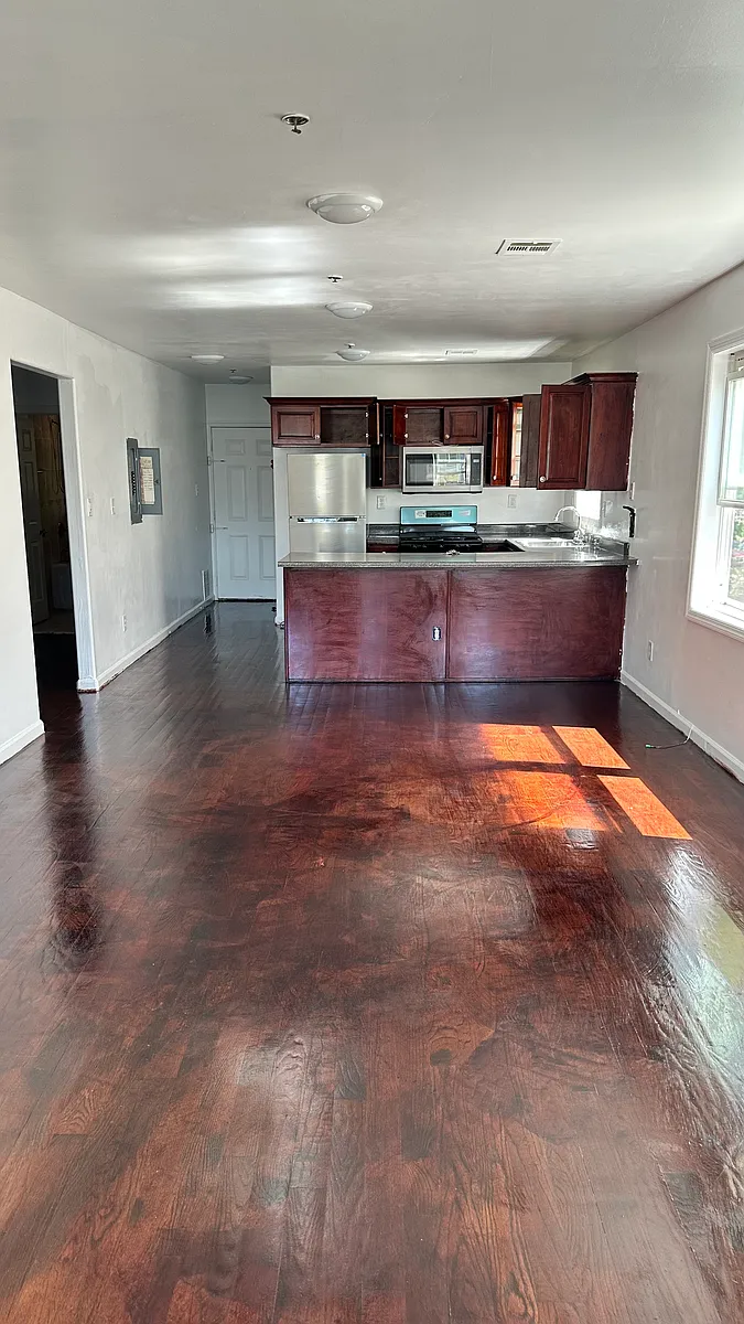 Building Photo - 98 S Burnett St #2