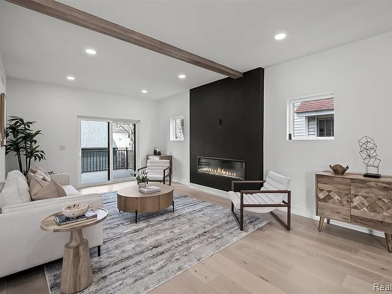 125 N Washington Ave — Photo 4