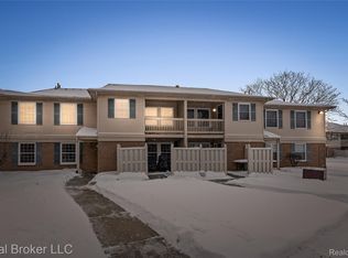 19266 Northridge Dr, Northville, MI