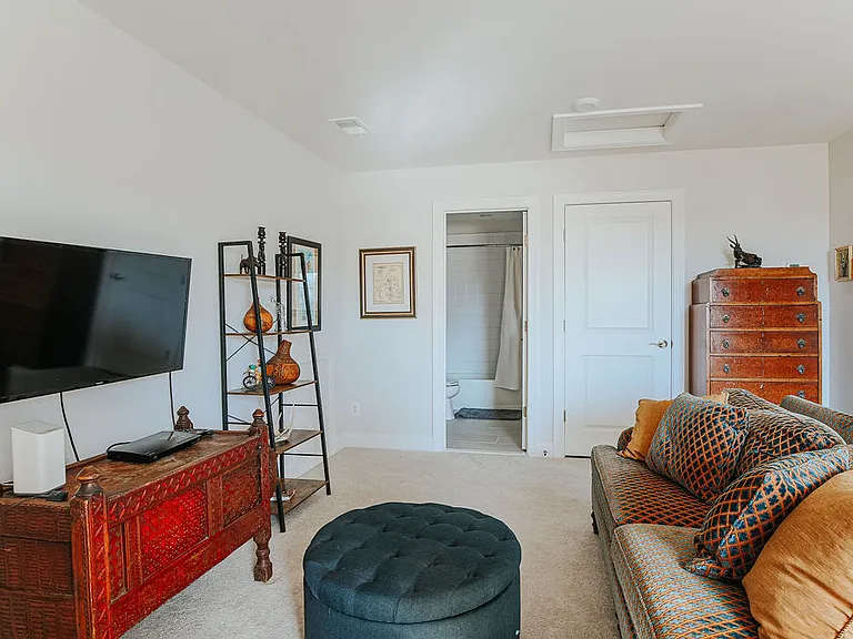 505 Crimson St — Photo 28