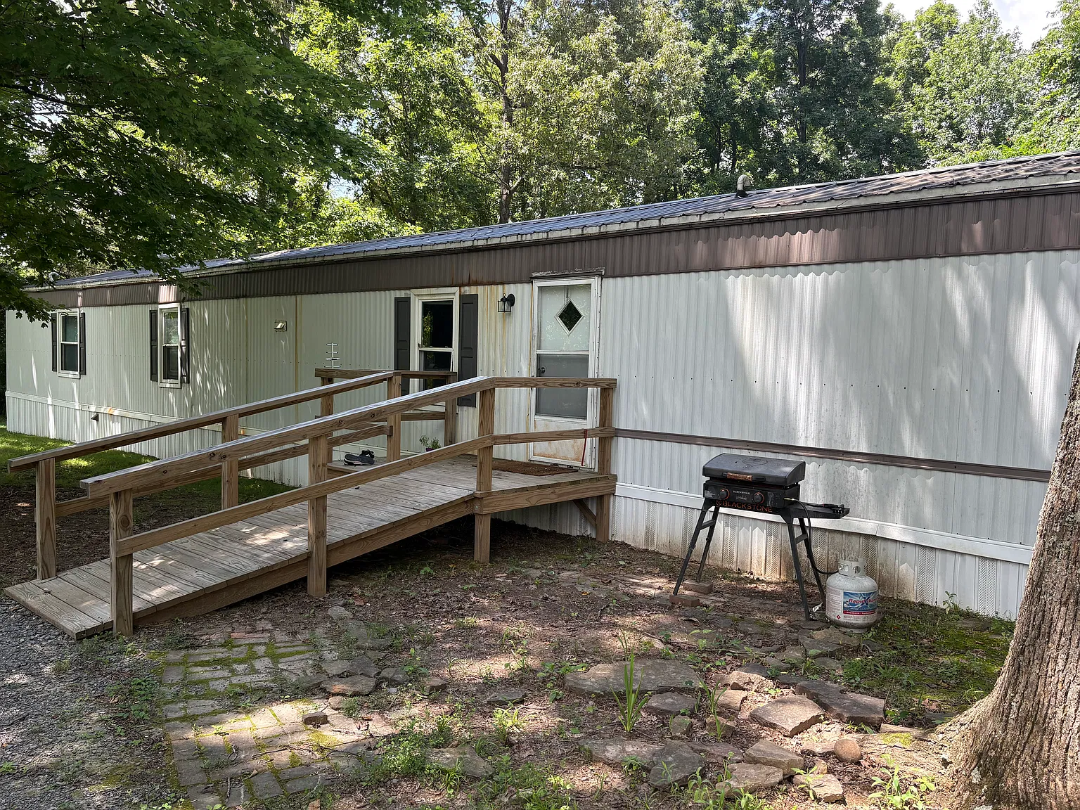 3 bed, 1300 sqft, $1,150 — Photo 1