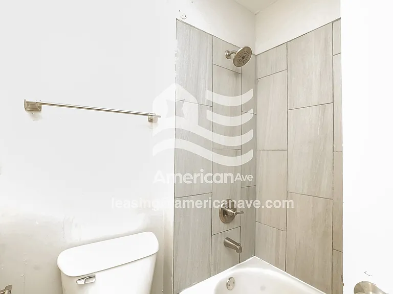 981198_009_main_bathroom_14285172.jpg