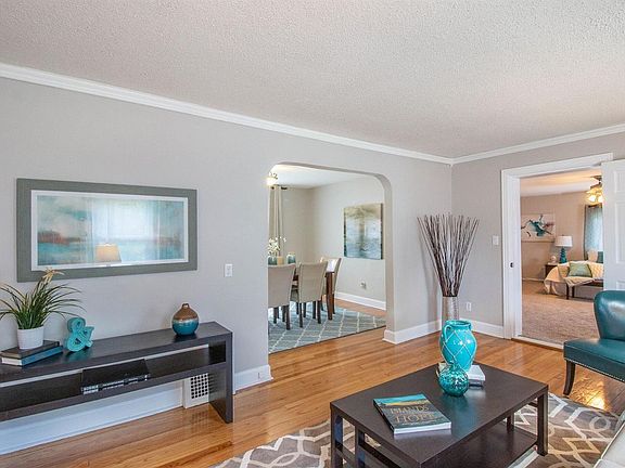 2nd image of 402 Ainsworth Cir