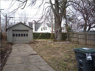 2nd image of 533 S Lincoln Park Dr