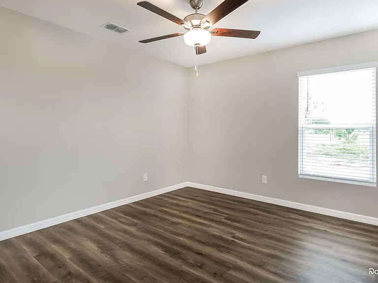856 Anchor St E — Photo 8