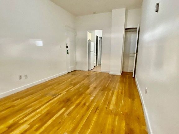 5th image of 302 E 38th St APT 2B