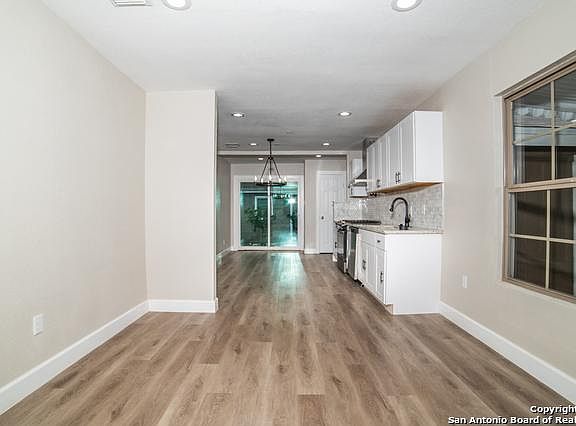4th image of 1624 Alametos St