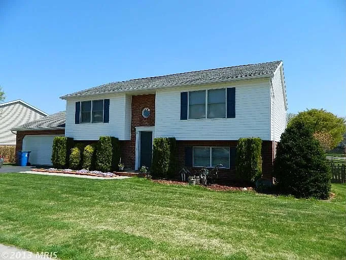77 Amanda Dr photo 1