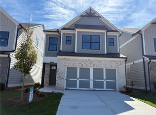 927 Crestmanor Dr, Marietta, GA 30008