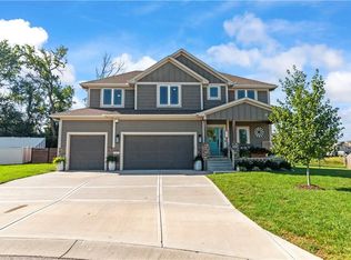 1401 NW Hickory Ridge Ct, Grain Valley, MO 64029