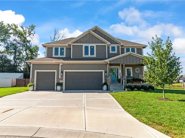 1401 NW Hickory Ridge Ct, Grain Valley, MO 64029