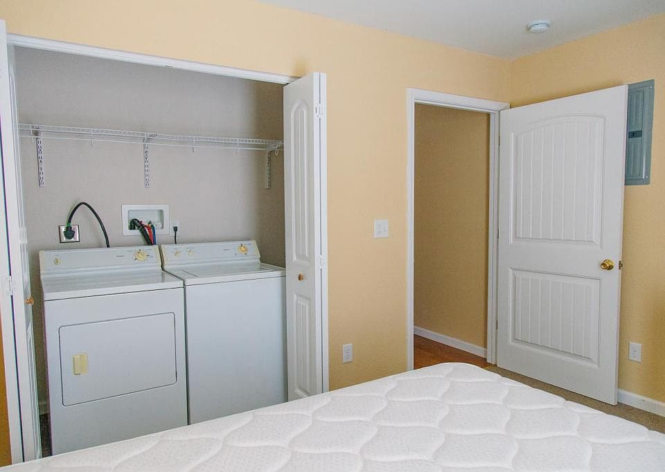 2nd image of 1985 North Dr APT C