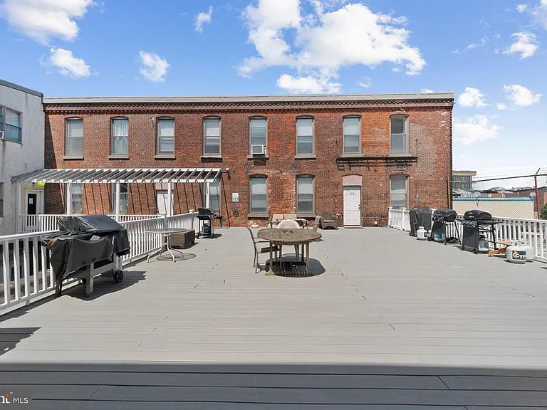 The Becker Building — Photo 31