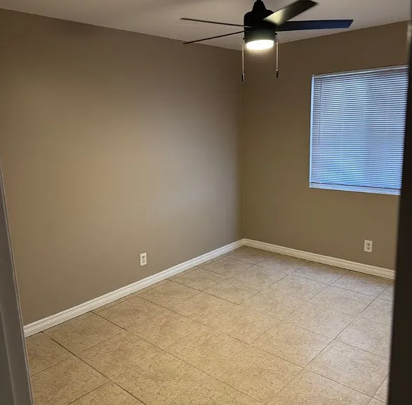 405 S Kroeger St #D — Photo 12