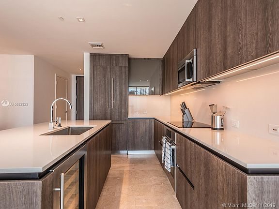 3rd image of 68 SE 6th St APT 3403