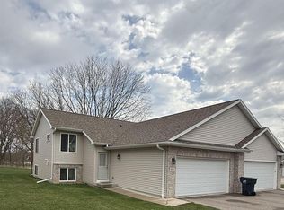 922-932 Waters Edge Ct, Marshall, WI 53559