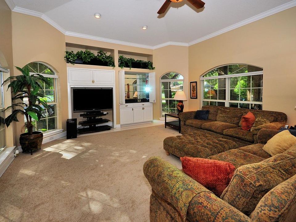 1st image of 6912 Salamanca Ave