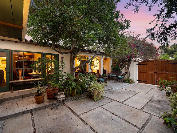 5th image of 255 Marguerita Ln