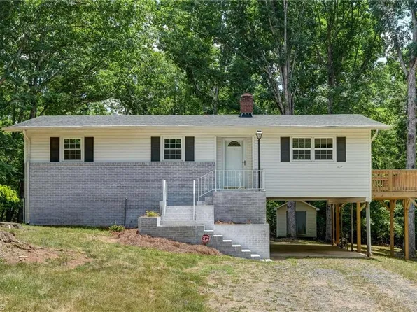 214 Regency Dr, Reidsville, NC 27320