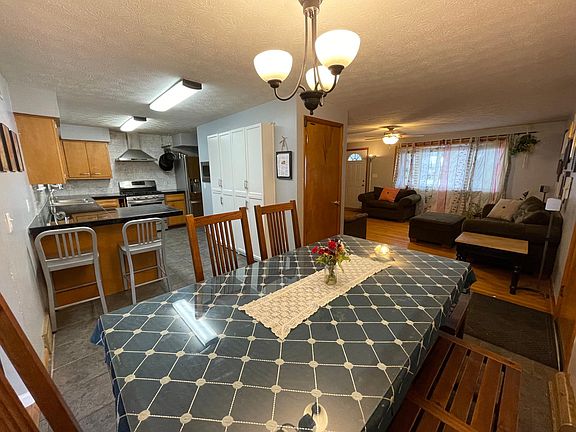 Eat-in Kitchen