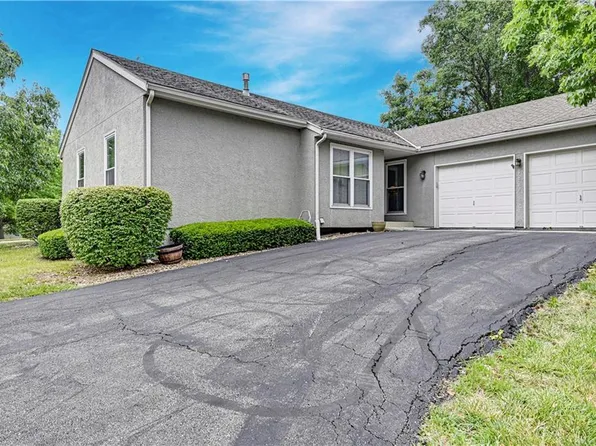 10782 Oakmont St, Overland Park, KS 66210