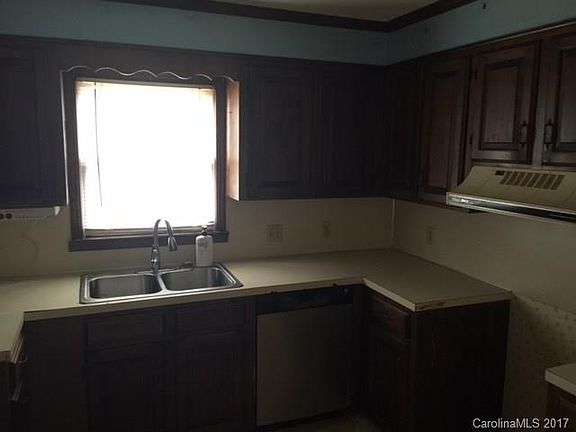 2nd image of 718 Woodbridge Dr