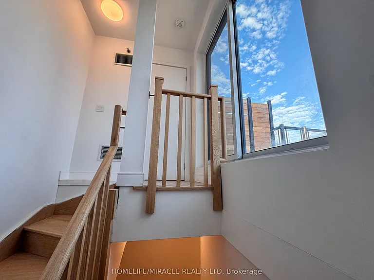 176 Clonmore Dr #4 — Photo 31