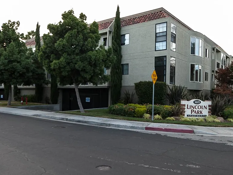 Lincoln Park Apartments — Photo 10