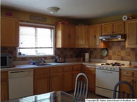 5th image of 214 Hillside Ave