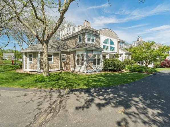 8 Oakmont Dr #8, Buzzards Bay, MA 02532