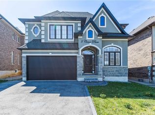 8 Cesar Pl, Hamilton, ON L9G 0G3