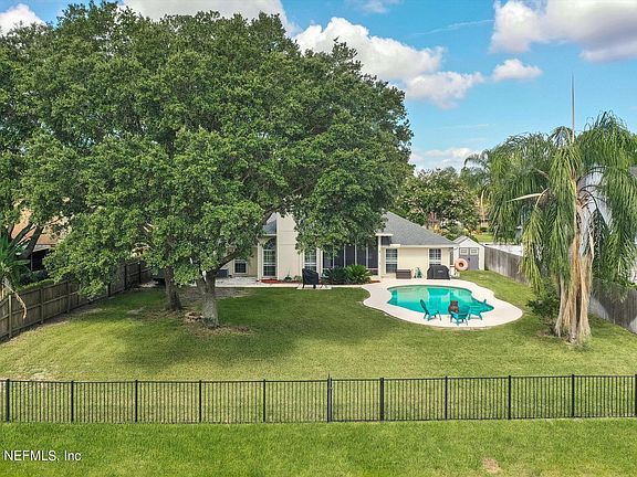 2nd image of 288 VILLAGE GREEN Avenue