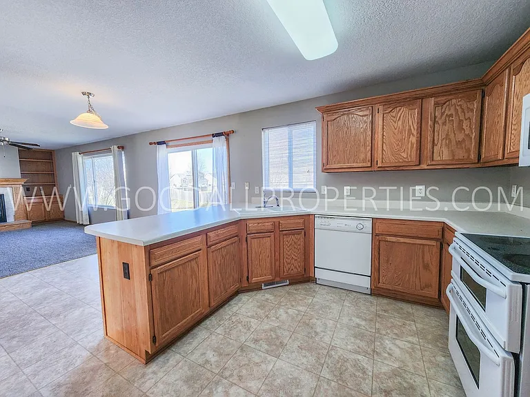 575 SE Melrose Dr — Photo 6