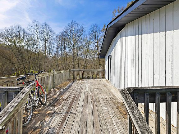5th image of 129 Lake Dr