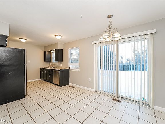4th image of 820 Sioux Ln