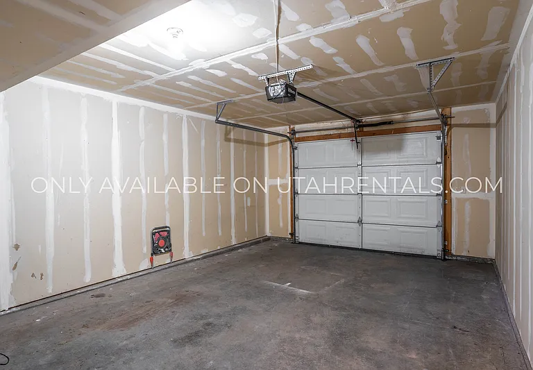 204 N 725 E — Photo 20