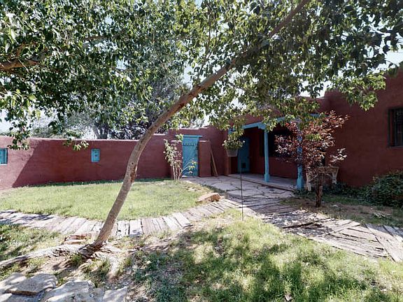 2nd image of 1009 Girard Blvd SE