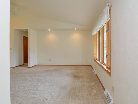 2nd image of 1518 Commanche Ave