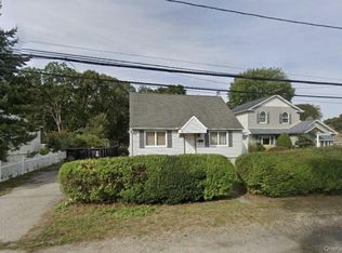 7 E Lakeland St, Bay Shore, NY 11706