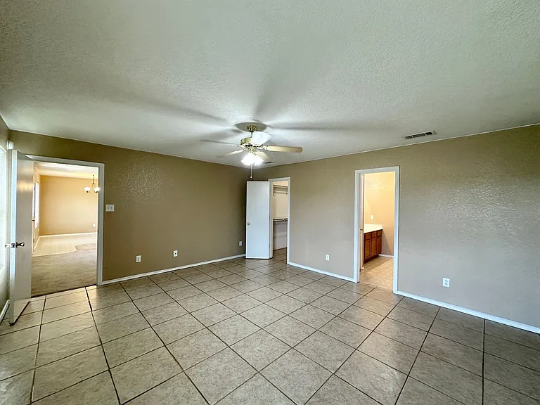 4404 Waterside Dr — Photo 17
