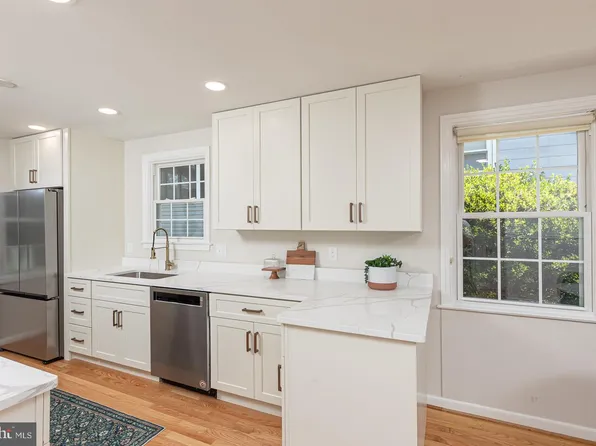 571 Woodbine Ave, Baltimore, MD 21204