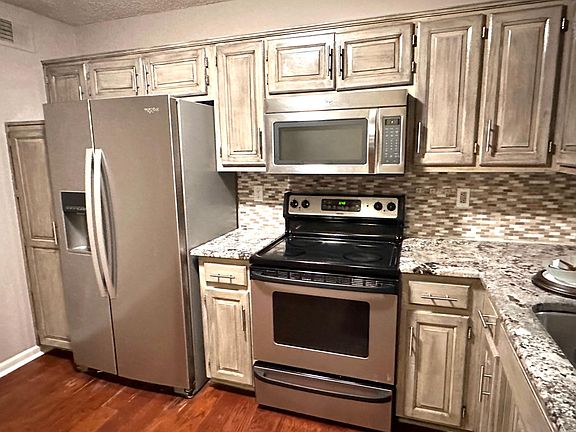5th image of 1429 SW Highland Dr