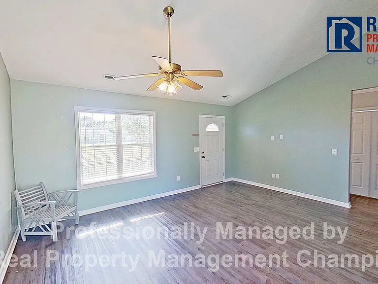 802 Plainfield Ct — Photo 6