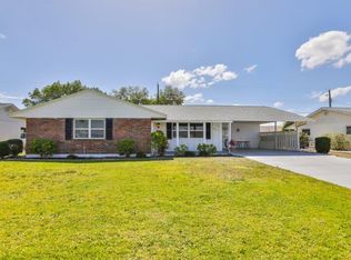 828 Oakmont Ave, Sun City Center, FL 33573