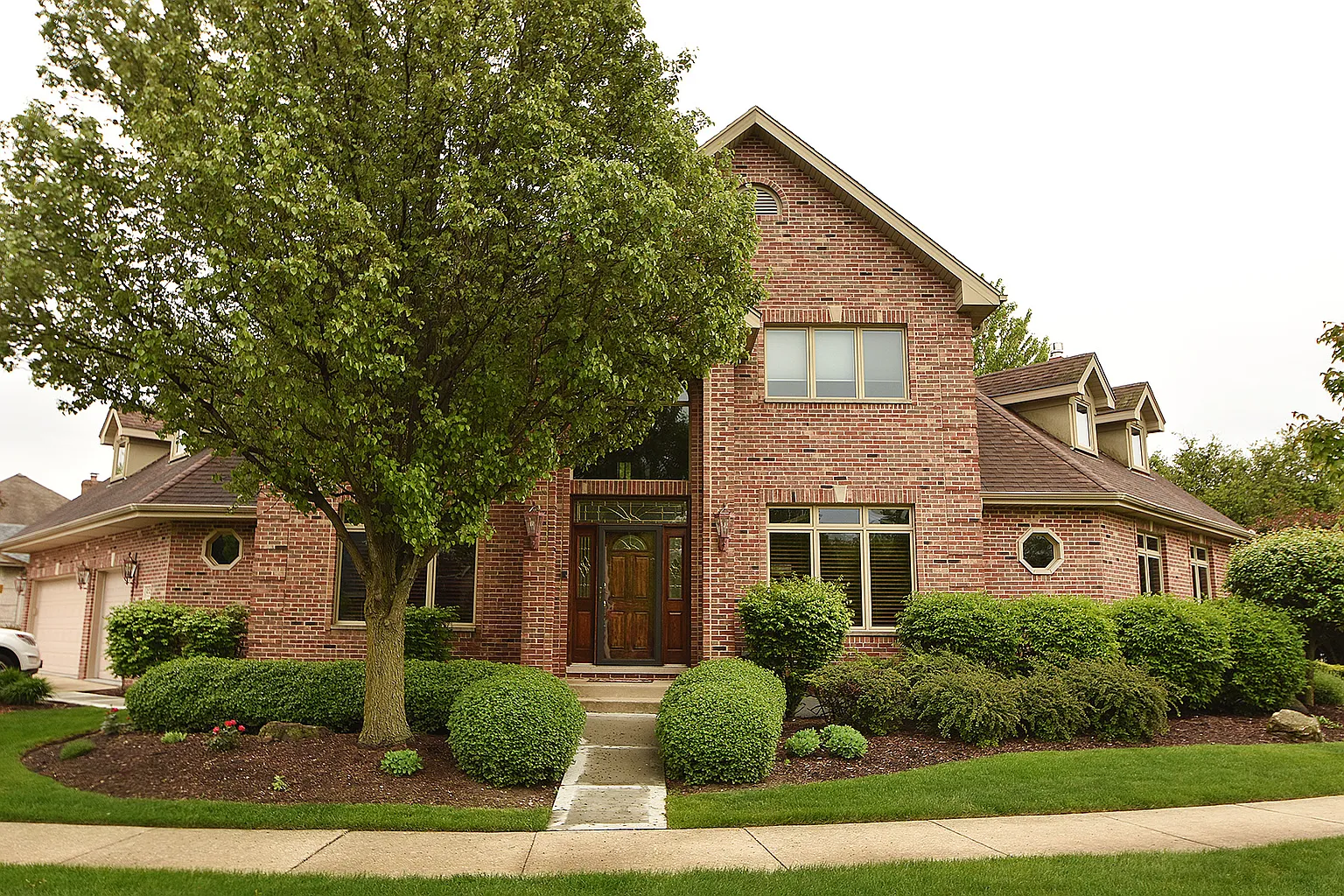 10525 Emerald Ave photo 1