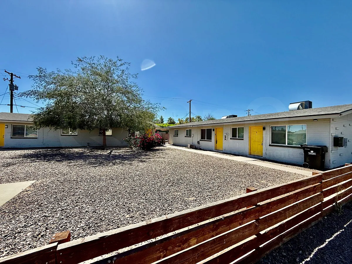 3 bed, 2.0 bath, 1024 sqft, $1,399 — Photo 3