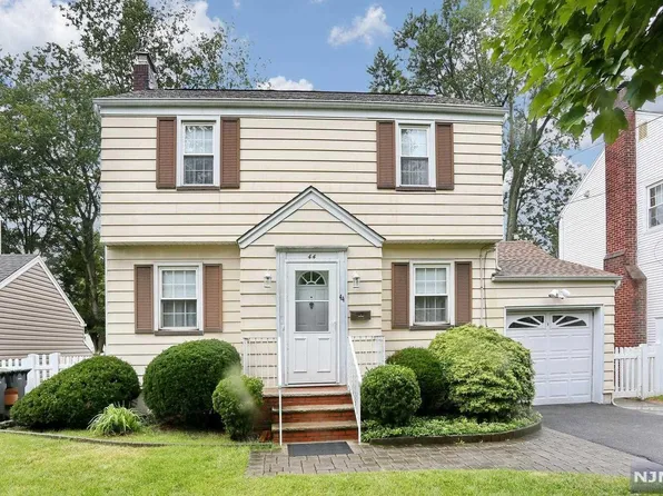44 Lunn Ave, Bergenfield, NJ 07621
