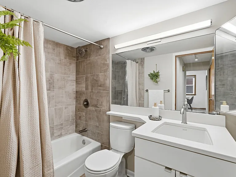 4220 Ingersoll Ave #202 — Photo 6