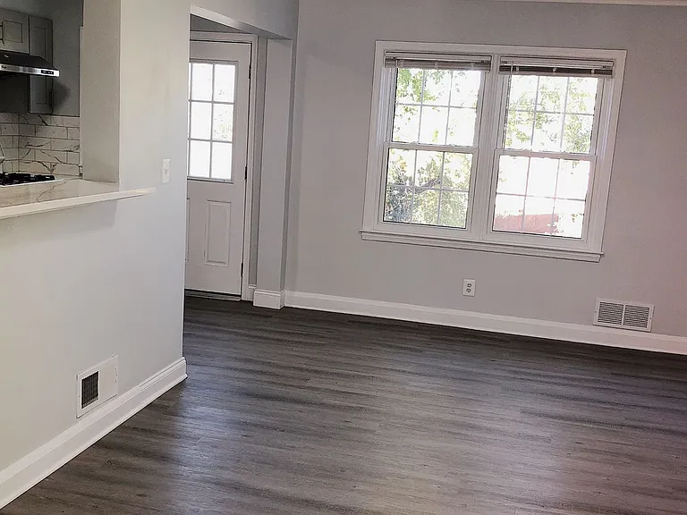 4 Winthrop Ct — Photo 1